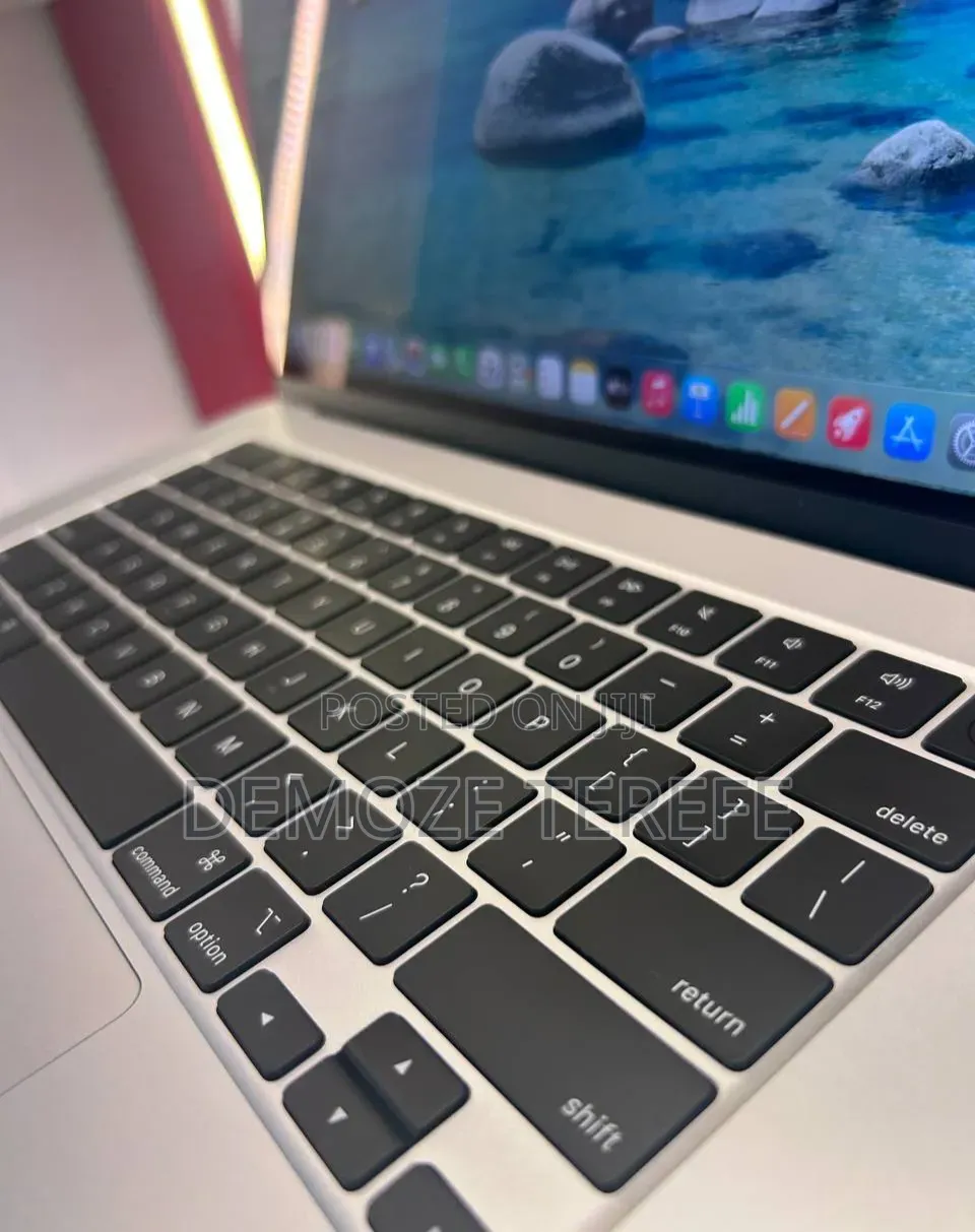 New Laptop Apple MacBook Air 2025 M4 15-inch 24GB Apple M4 SSD 512GB