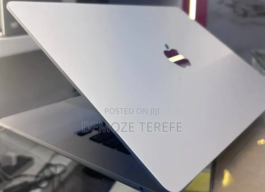 New Laptop Apple MacBook Air 2025 M4 15-inch 24GB Apple M4 SSD 512GB