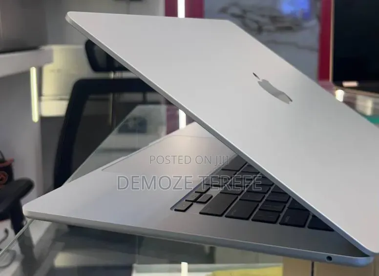 New Laptop Apple MacBook Air 2025 M4 15-inch 24GB Apple M4 SSD 512GB