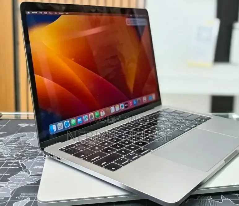 New Laptop Apple MacBook Pro 2017 16GB Intel Core i5 SSD 256GB