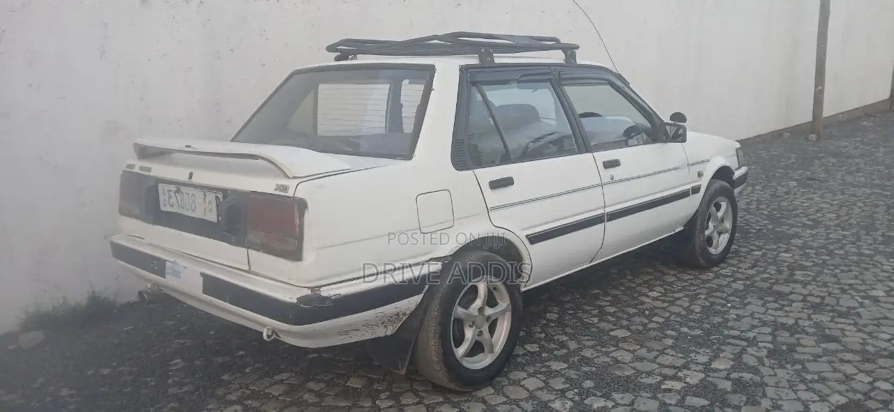Toyota Corolla 1986 White