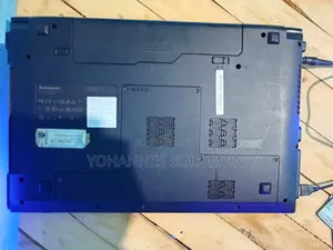 Laptop Lenovo IdeaPad V570 4GB Intel Core i5 HDD+SSD 500GB