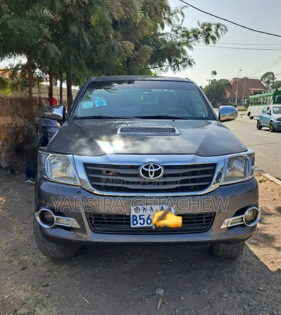 Toyota Hilux 2015 Black