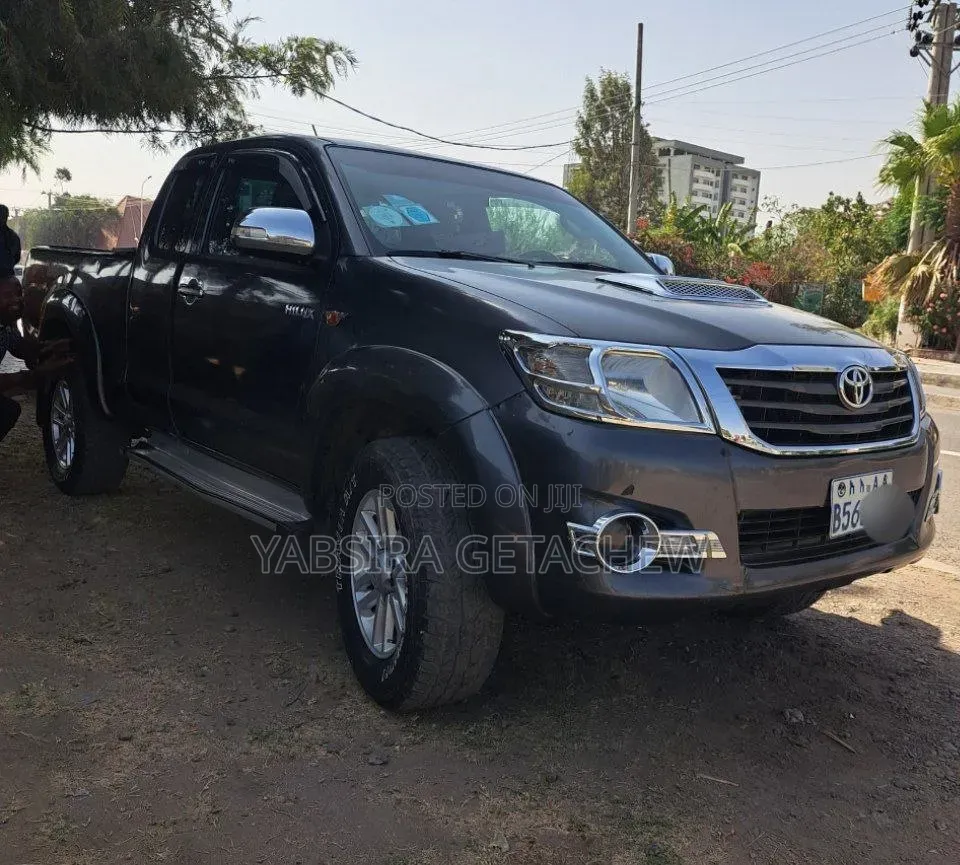 Toyota Hilux 2015 Black