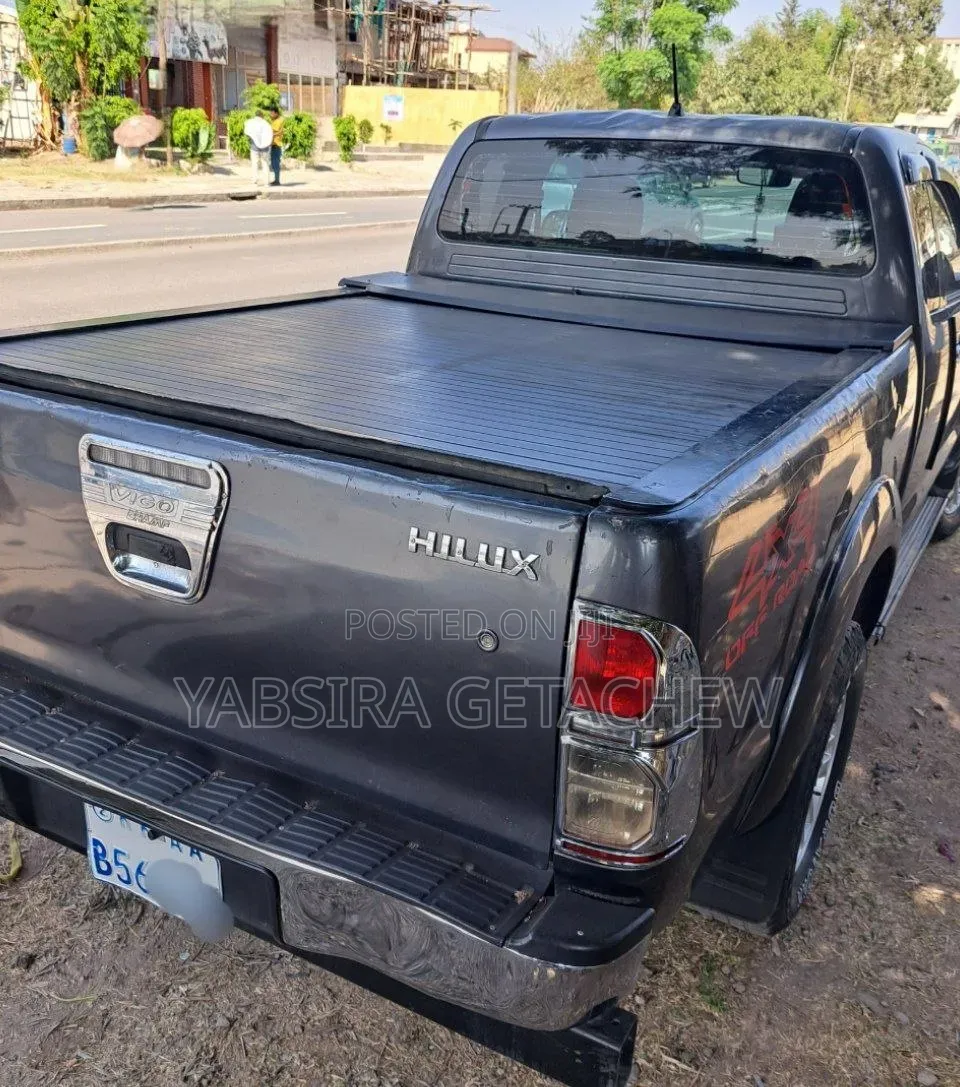 Toyota Hilux 2015 Black