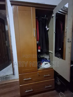 Closet Kumsten