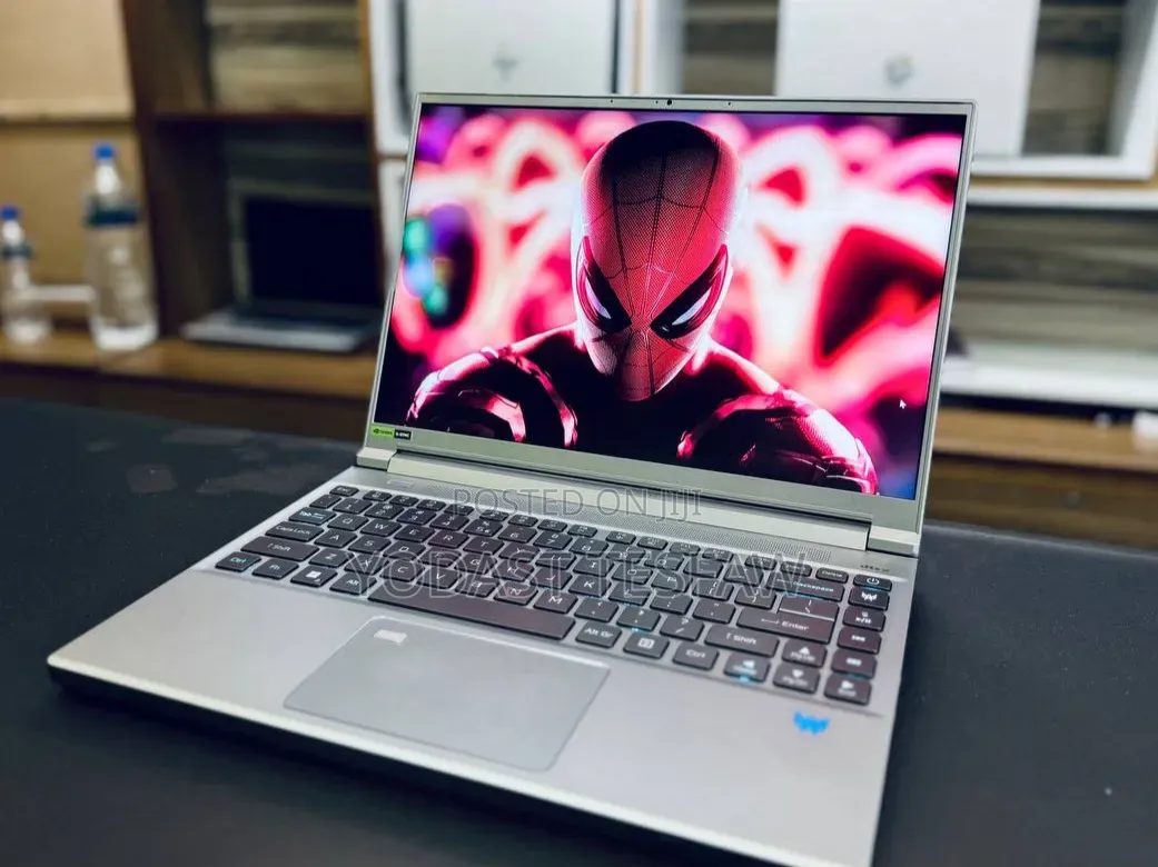 New Laptop Acer Predator Helios 18 PH18-71 16GB Intel Core i7 SSD 1T