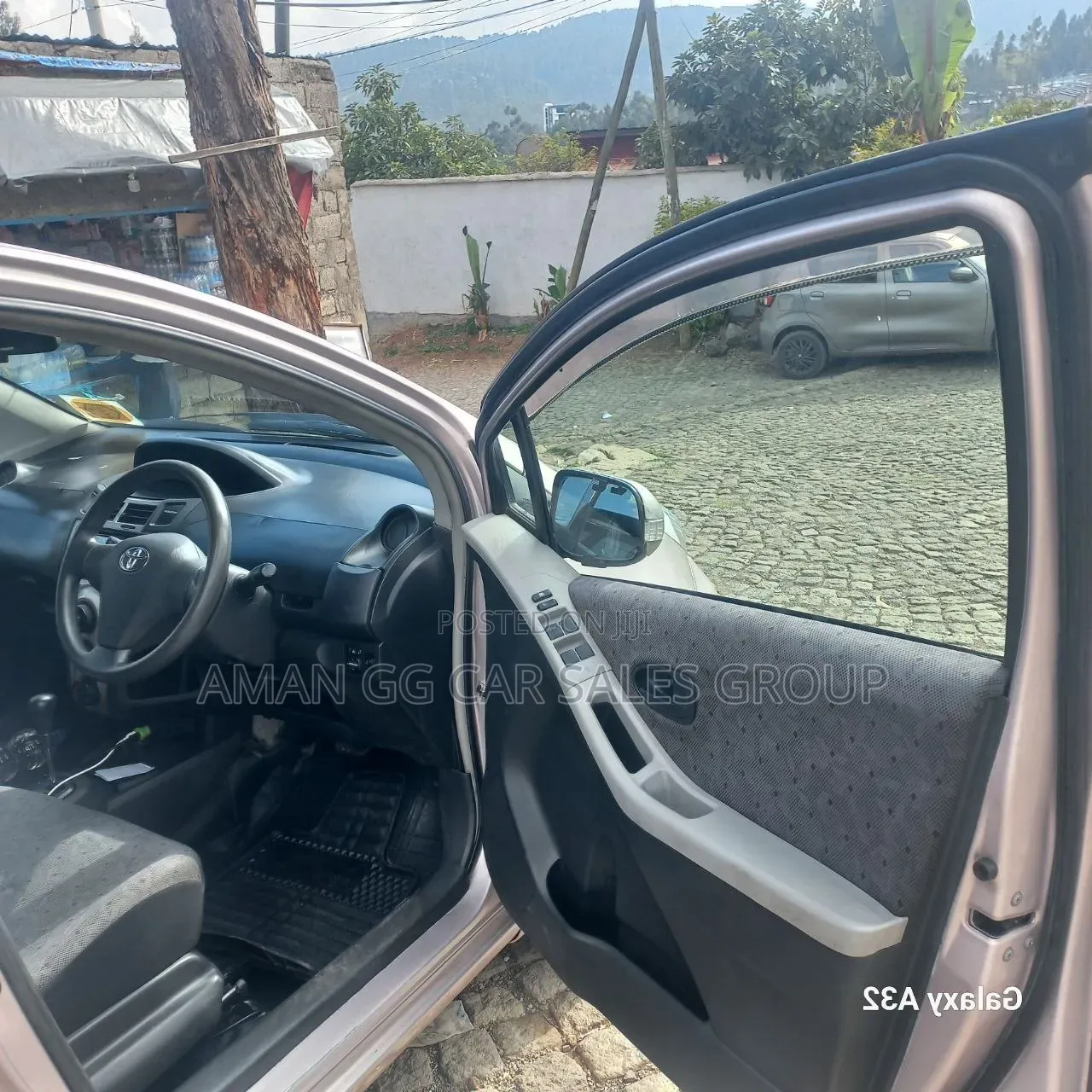 Toyota Yaris 2010 Purple