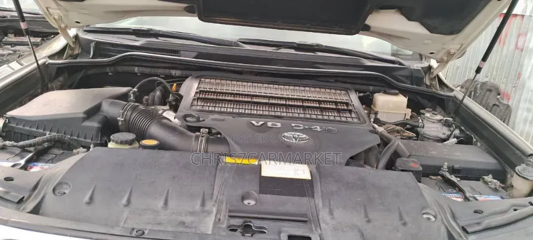 Toyota Land Cruiser 4.5 V8 GX-R 2012 White