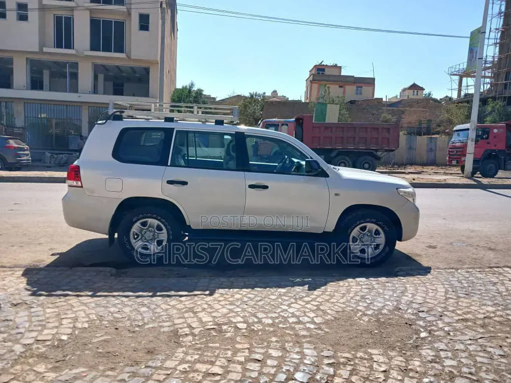 Toyota Land Cruiser 4.5 V8 GX-R 2012 White