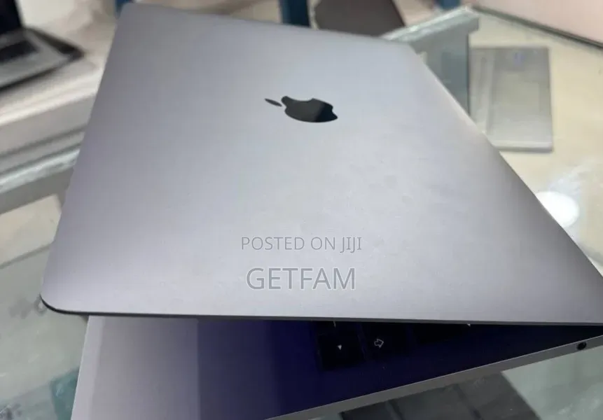 New Laptop Apple MacBook Pro 2017 8GB Intel Core i5 SSD 128GB