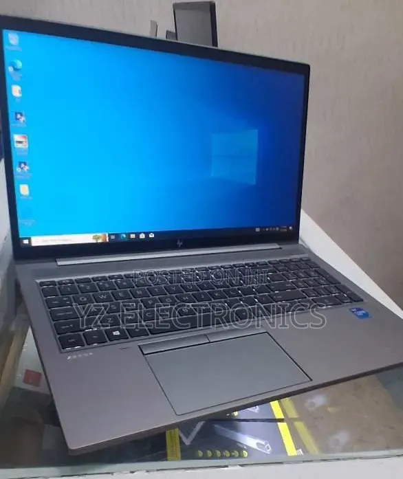 New Laptop HP ZBook Firefly 15 G7 16GB Intel Core i7 SSD 512GB