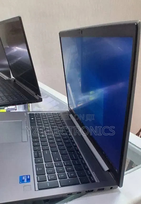 New Laptop HP ZBook Firefly 15 G7 16GB Intel Core i7 SSD 512GB
