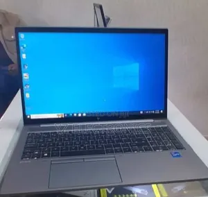 New Laptop HP ZBook Firefly 15 G7 16GB Intel Core i7 SSD 512GB