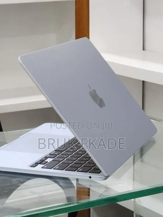 New Laptop Apple MacBook Air 2025 M4 13-inch 16GB Apple M4 SSD 256GB