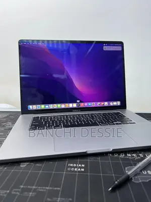 New Laptop Apple MacBook Pro 2019 32GB Intel Core i9 SSD 512GB