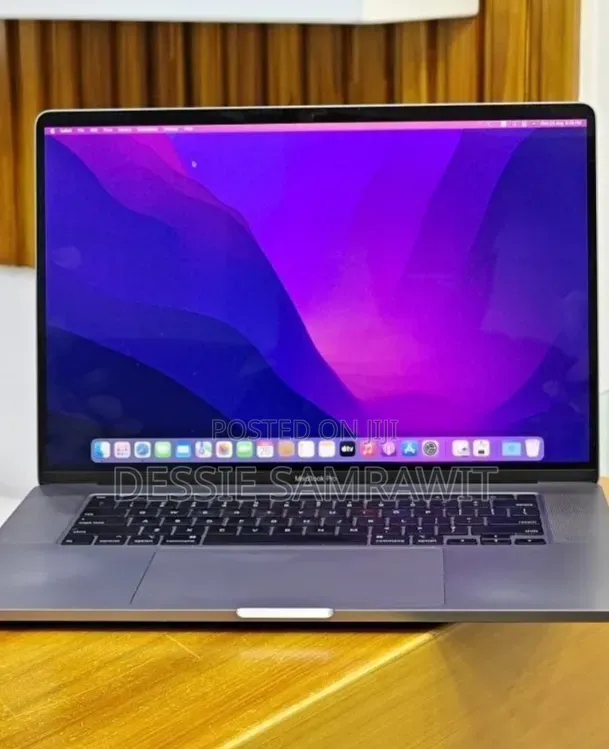 New Laptop Apple MacBook Pro 2018 32GB Intel Core i9 SSD 2T