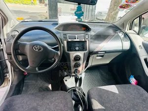 Toyota Yaris 2010 Silver