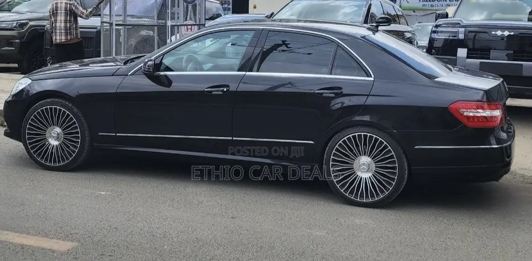 Mercedes-Benz E200 2013 Black