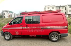 Toyota HiAce 2006 Red