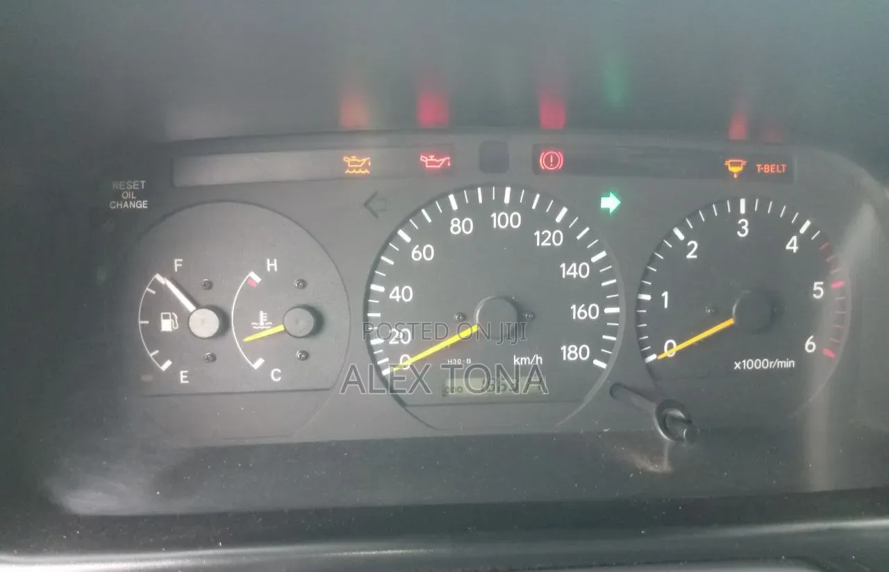 Toyota HiAce 2006 Red