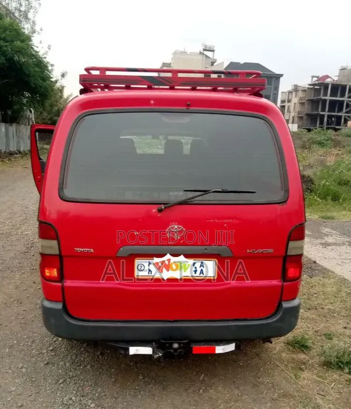 Toyota HiAce 2006 Red