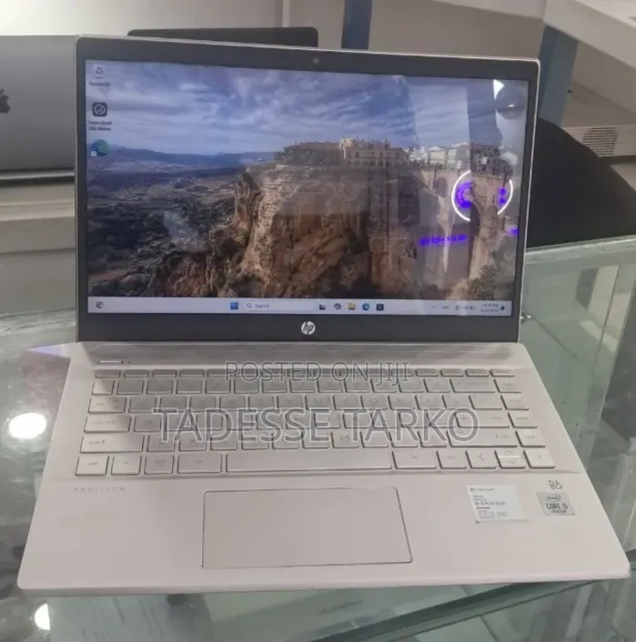New Laptop HP Pavilion 14 8GB Intel Core i5 SSD 512GB