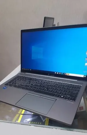 New Laptop HP ZBook Firefly G8 16GB Intel Core i7 SSD 512GB