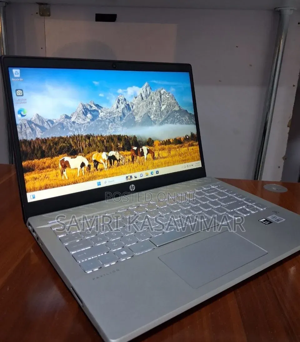 New Laptop HP Pavilion 10 8GB Intel Core i5 SSD 512GB