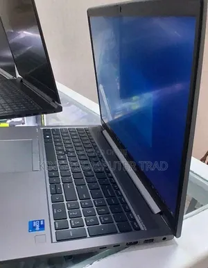 New Laptop HP ZBook Firefly G8 16GB Intel Core i7 SSD 512GB
