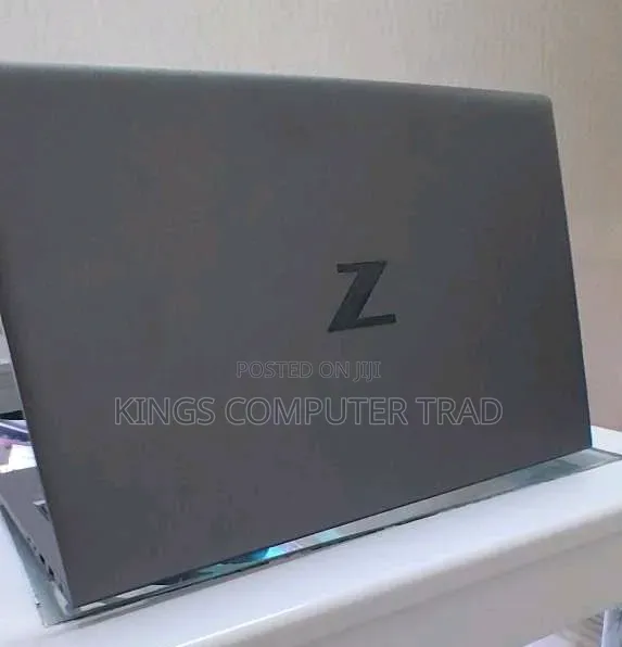 New Laptop HP ZBook Firefly G8 16GB Intel Core i7 SSD 512GB