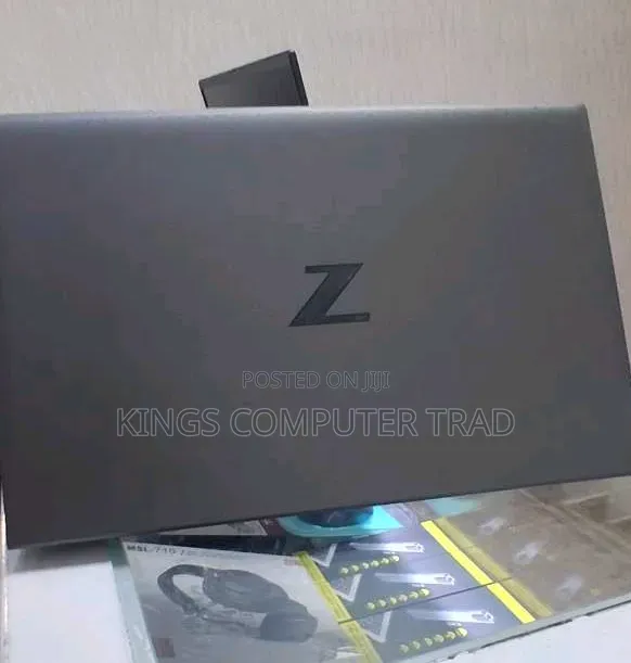 New Laptop HP ZBook Firefly G8 16GB Intel Core i7 SSD 512GB