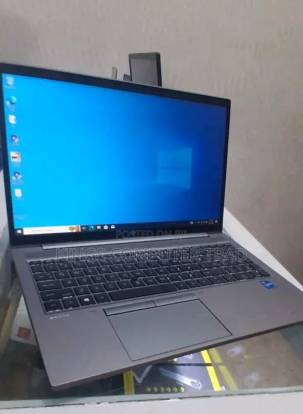 New Laptop HP ZBook Firefly G8 16GB Intel Core i7 SSD 512GB