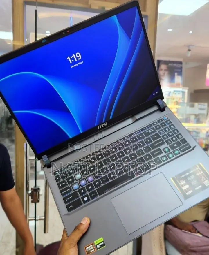 New Laptop MSI Vector 16 HX AI A2XWIG 16GB AMD Ryzen 9 SSD 1T