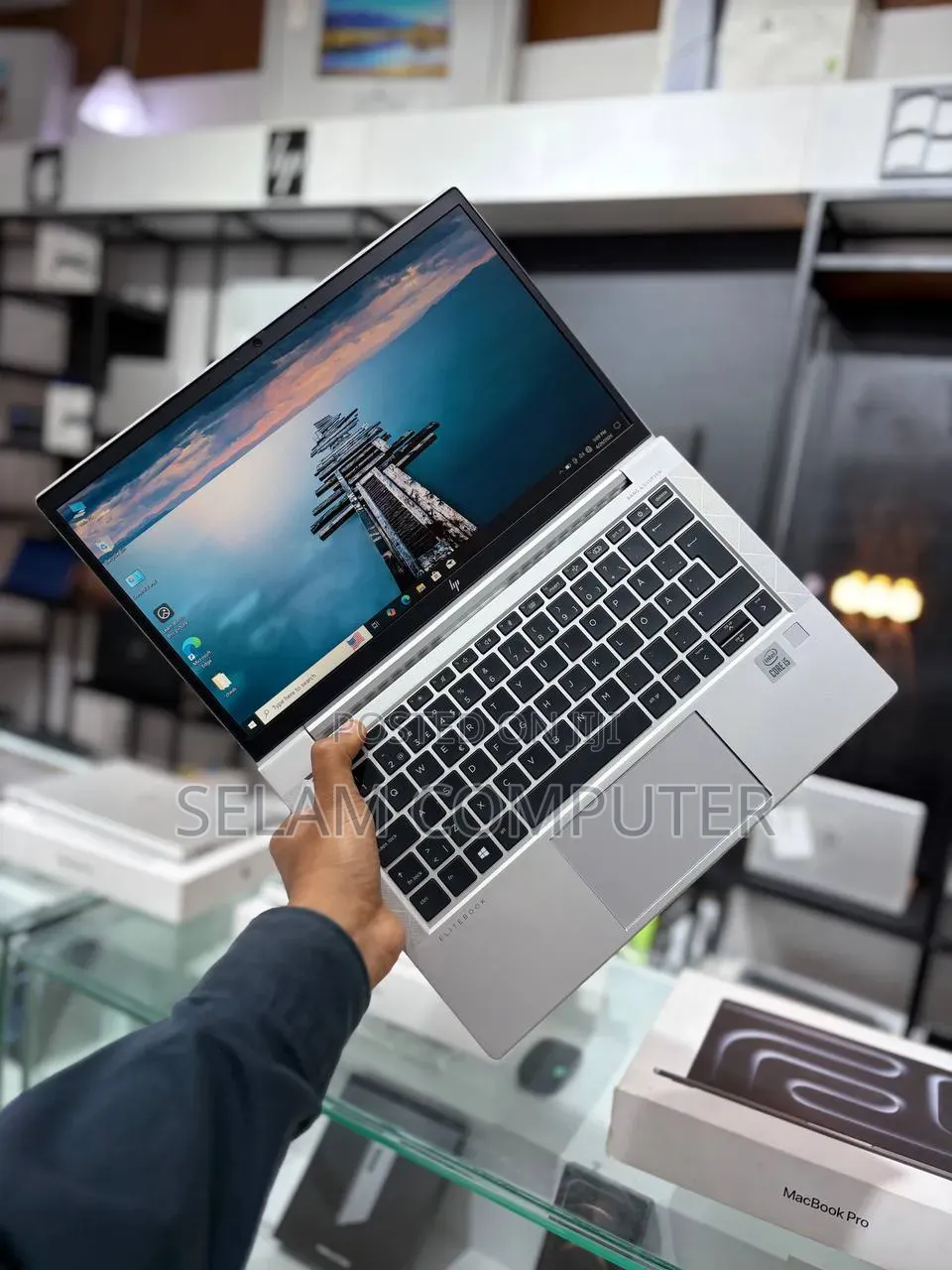 New Laptop HP EliteBook 830 G8 8GB Intel Core i5 SSD 512GB