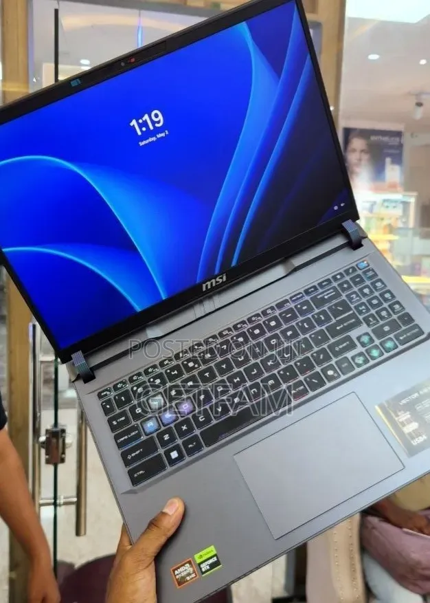 New Laptop MSI Vector 16 HX AI A2XWIG 16GB AMD Ryzen 9 SSD 1T