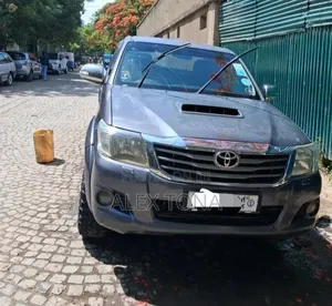 Toyota Hilux 2014 Gray