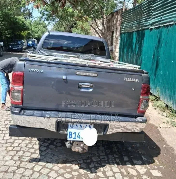 Toyota Hilux 2014 Gray