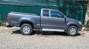 Toyota Hilux 2014 Gray