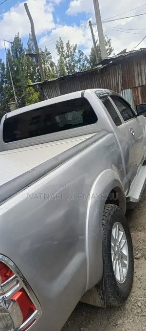 Toyota Hilux 2015 Silver