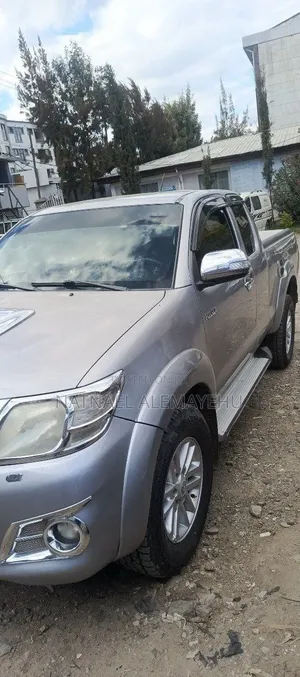 Toyota Hilux 2015 Silver