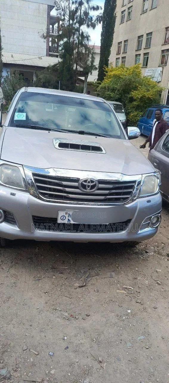 Toyota Hilux 2015 Silver