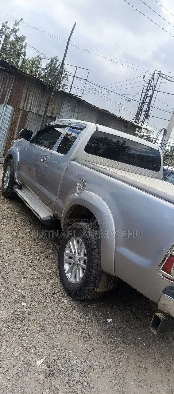 Toyota Hilux 2015 Silver