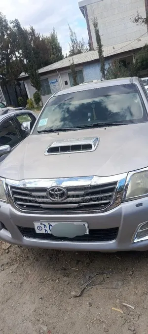 Toyota Hilux 2015 Silver