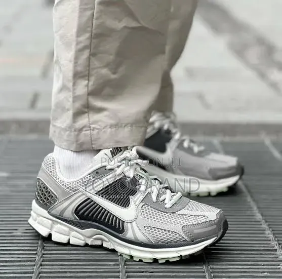 Nike Zoom Vomero 5 Cobblestone "Flat Pewter"Unisex Fashion Sneaker