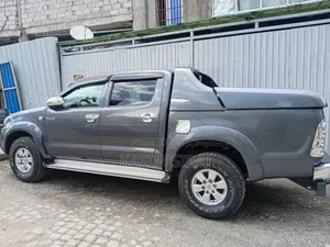 Toyota Hilux 2.5 D-4D 4X4 SRX 2011 Gray