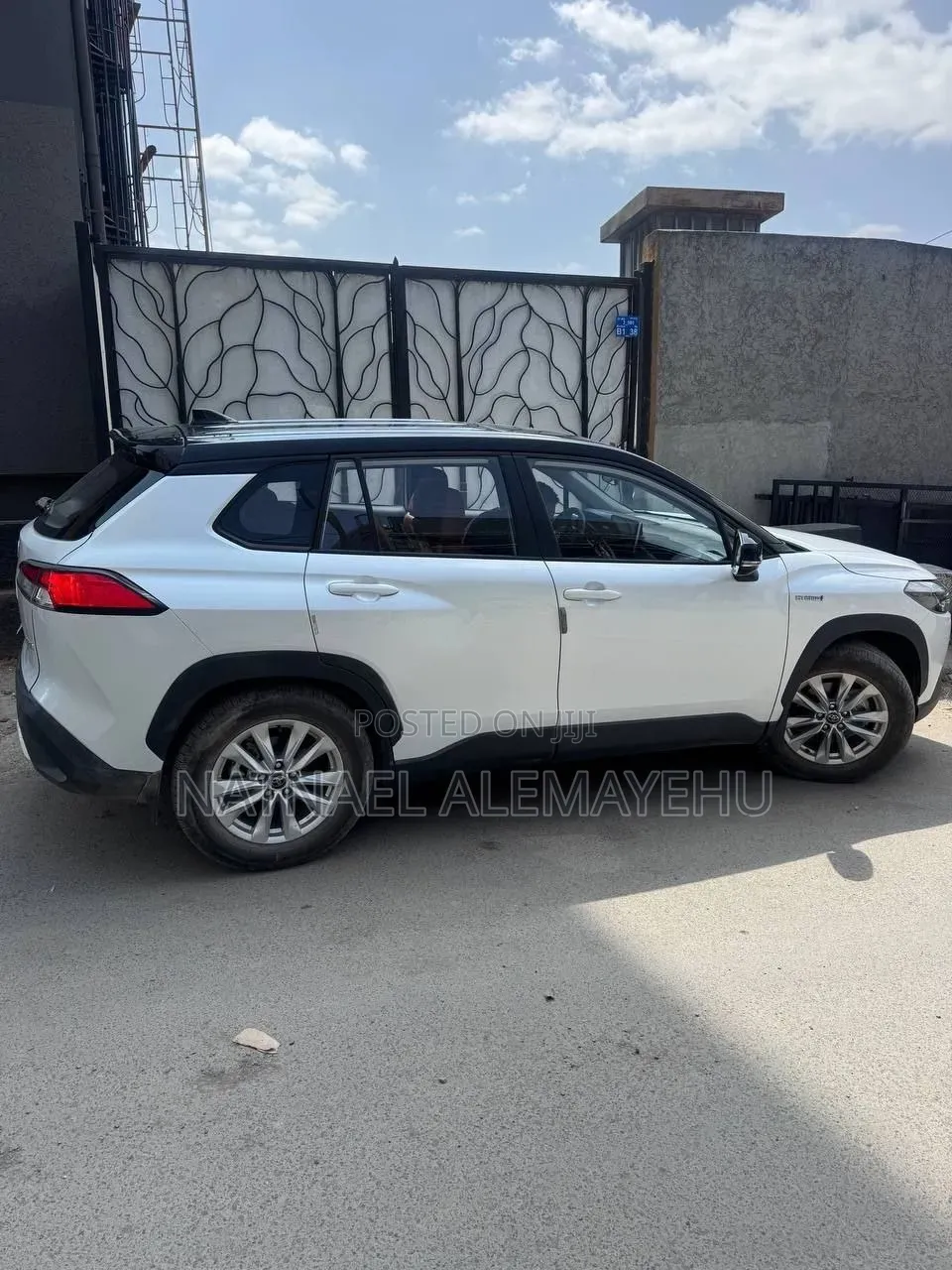 Toyota Corolla Cross Hybrid 2024 White