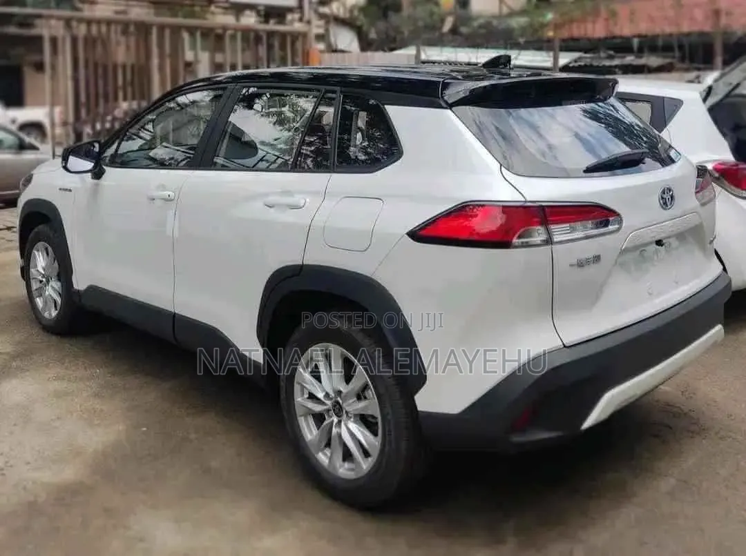 Toyota Corolla Cross Hybrid 2024 White