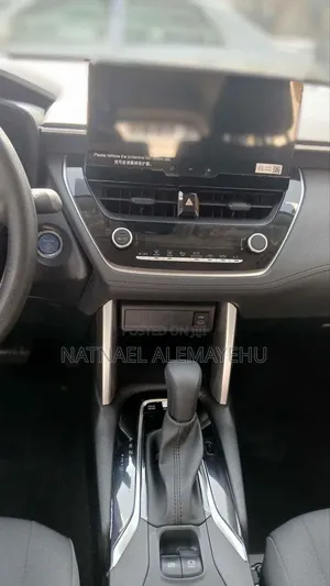Toyota Corolla Cross Hybrid 2024 White