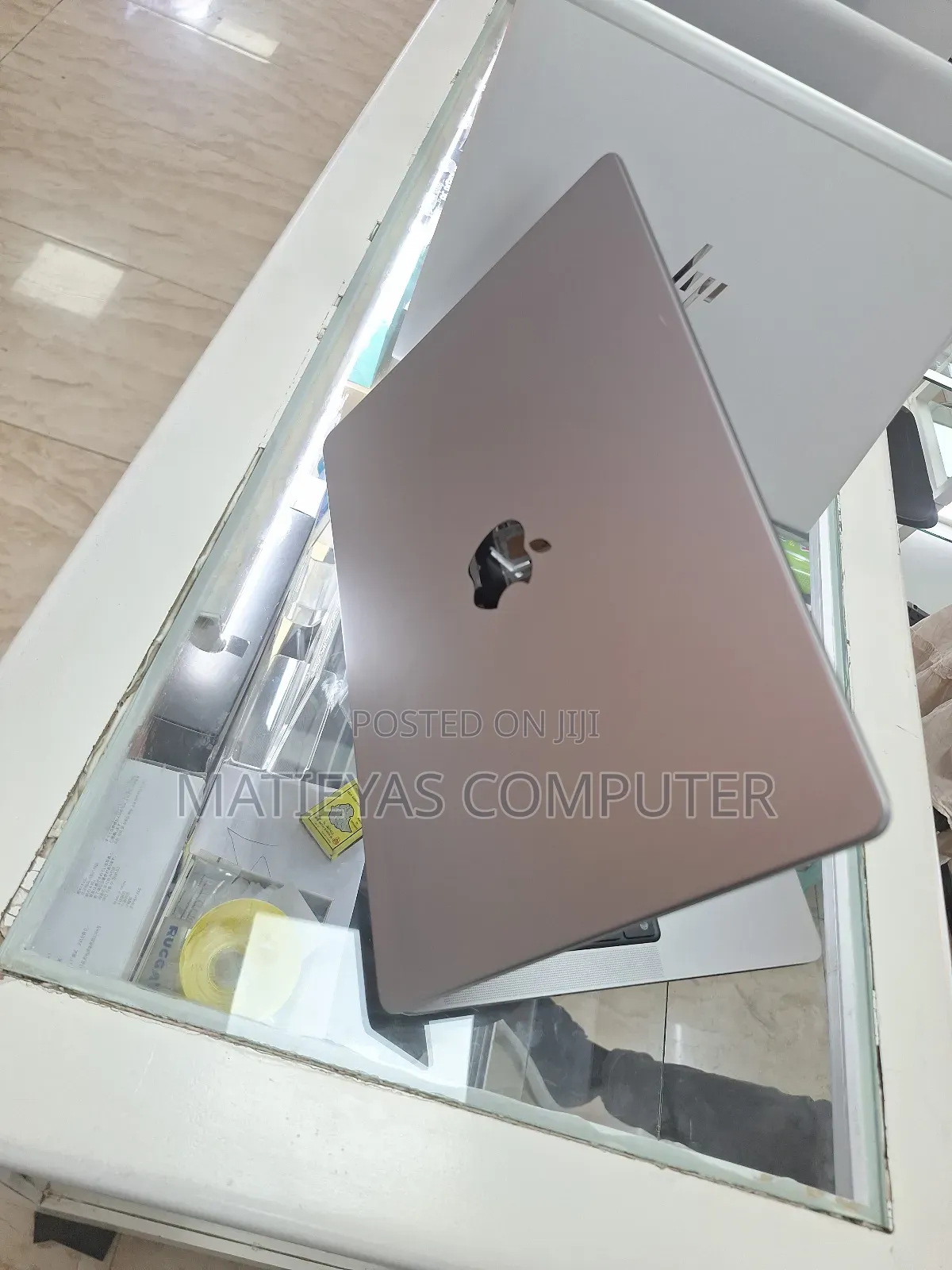 New Laptop Apple MacBook Pro 2021 M1 16GB Apple M1 Pro SSD 512GB